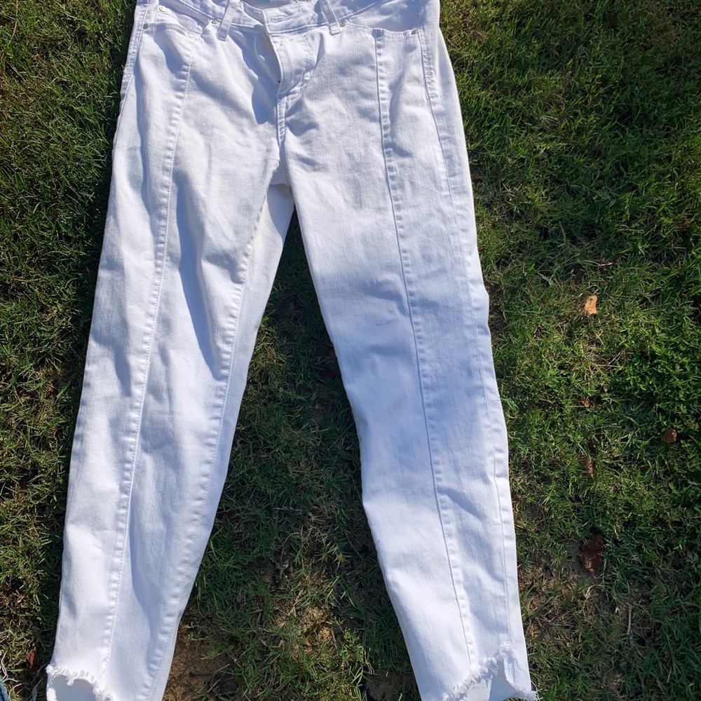 White distressed jeans